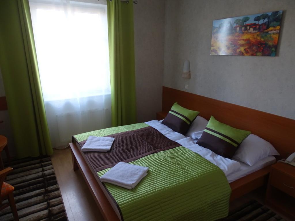 Hotel Rose Breclav Exterior photo