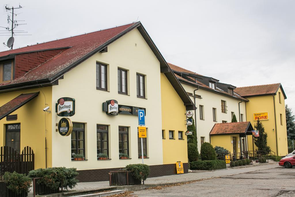 Hotel Rose Breclav Exterior photo